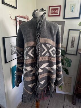 Goddis Gray and Cream Aztec Knit Women’s Sweater Cardigan M/L